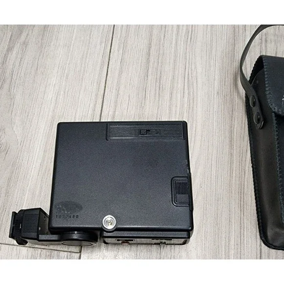 Nikon SS-15 Camera Flash w/Case included - Picture 4 of 10